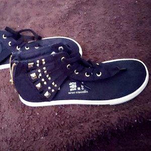 Black and Gold Converse Sandals, Like New!